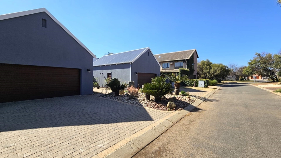 5 Bedroom Property for Sale in The Coves North West